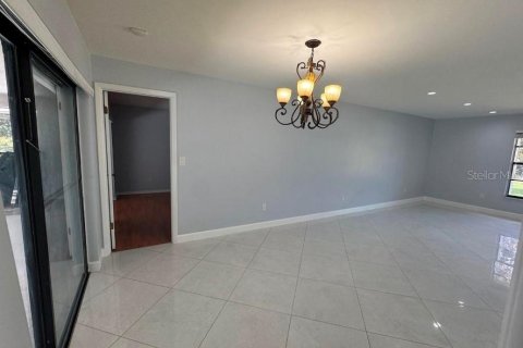 Villa ou maison à louer à Palm Harbor, Floride: 3 chambres, 190.82 m2 № 2405208 - photo 4