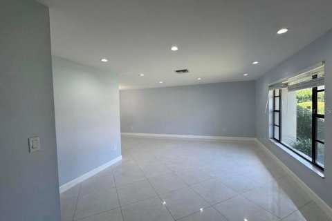 Villa ou maison à louer à Palm Harbor, Floride: 3 chambres, 190.82 m2 № 2405208 - photo 3