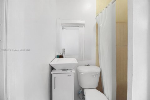 House in Miami, Florida 4 bedrooms, 146.69 sq.m. № 1953344 - photo 8