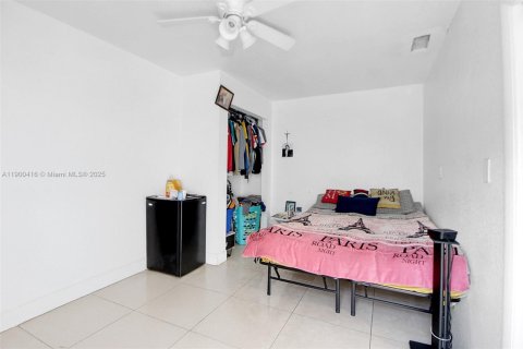 House in Miami, Florida 4 bedrooms, 146.69 sq.m. № 1953344 - photo 7