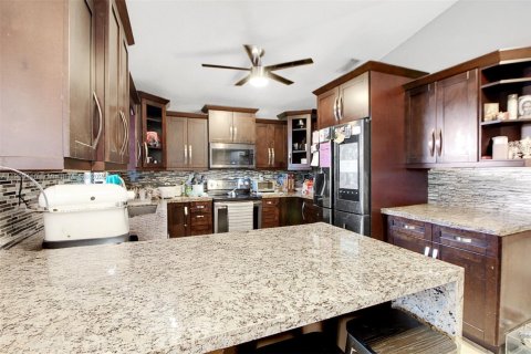 House in Miami, Florida 4 bedrooms, 146.69 sq.m. № 1953344 - photo 14
