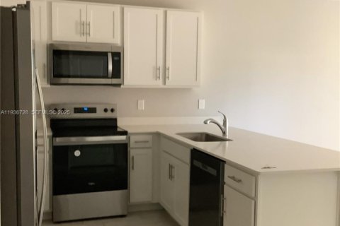 House in LaBelle, Florida 3 bedrooms № 1994664 - photo 3