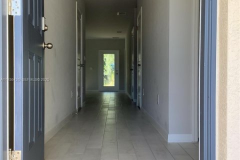 House in LaBelle, Florida 3 bedrooms № 1994664 - photo 2