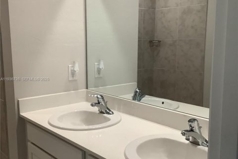 House in LaBelle, Florida 3 bedrooms № 1994664 - photo 12