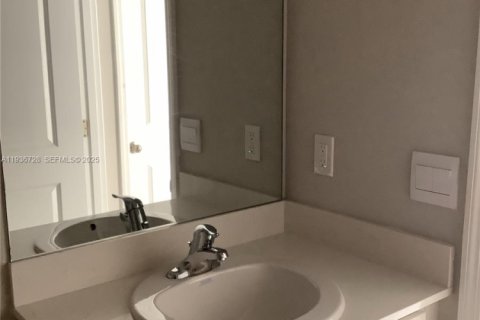 House in LaBelle, Florida 3 bedrooms № 1994664 - photo 9