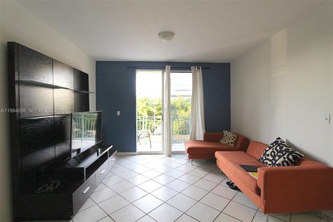 Condo in Miami, Florida, 2 bedrooms  № 2045830 - photo 2