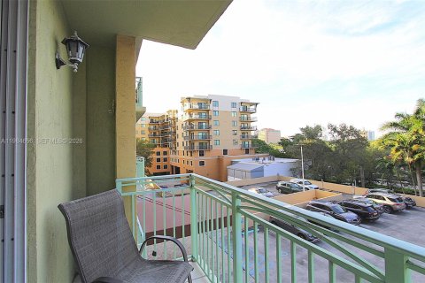 Condo in Miami, Florida, 2 bedrooms  № 2045830 - photo 4