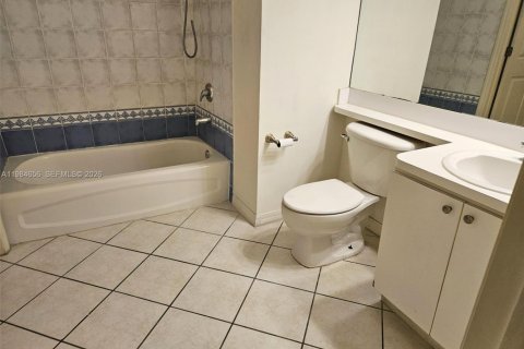 Condo in Miami, Florida, 2 bedrooms  № 2045830 - photo 10