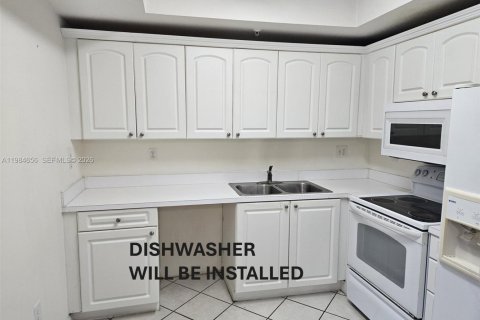 Condo in Miami, Florida, 2 bedrooms  № 2045830 - photo 5