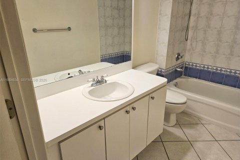 Condo in Miami, Florida, 2 bedrooms  № 2045830 - photo 12
