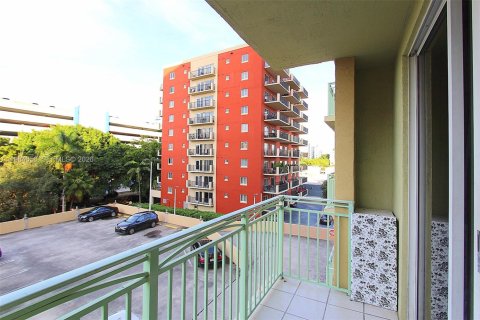 Condo in Miami, Florida, 2 bedrooms  № 2045830 - photo 3