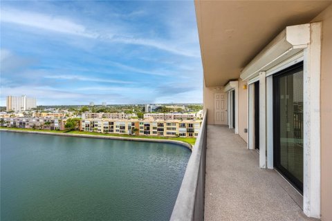 Condo in South Pasadena, Florida, 2 bedrooms  № 1851036 - photo 25