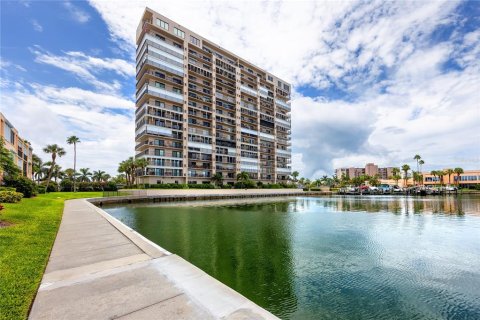 Condo in South Pasadena, Florida, 2 bedrooms  № 1851036 - photo 6
