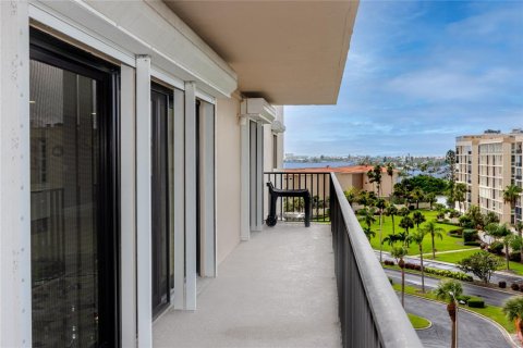 Condo in South Pasadena, Florida, 2 bedrooms  № 1851036 - photo 23