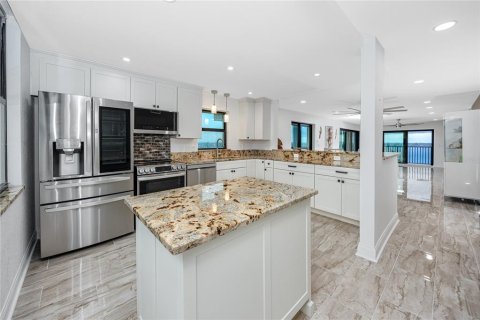 Condo in South Pasadena, Florida, 2 bedrooms  № 1851036 - photo 9