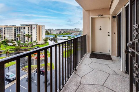 Condo in South Pasadena, Florida, 2 bedrooms  № 1851036 - photo 8