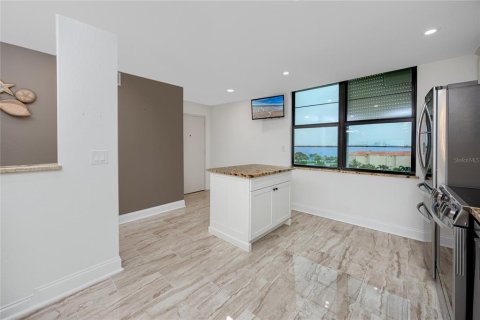 Condo in South Pasadena, Florida, 2 bedrooms  № 1851036 - photo 13