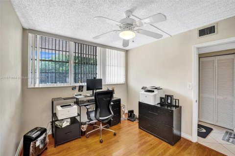 Condo in Davie, Florida, 3 bedrooms  № 1921876 - photo 6
