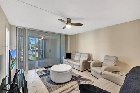 Condo in Davie, Florida, 3 bedrooms  № 1921876 - photo 17