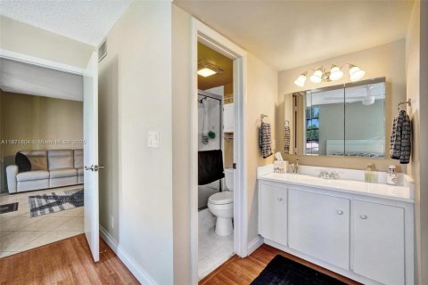 Condo in Davie, Florida, 3 bedrooms  № 1921876 - photo 21