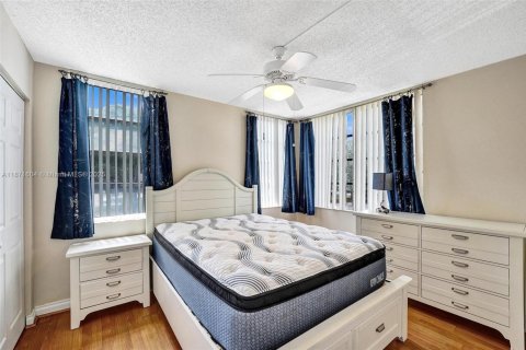Condo in Davie, Florida, 3 bedrooms  № 1921876 - photo 8