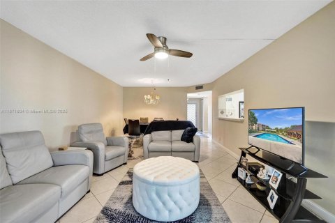 Condo in Davie, Florida, 3 bedrooms  № 1921876 - photo 16