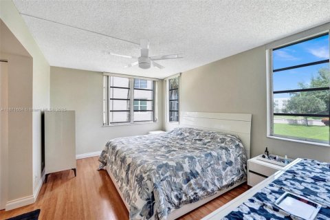 Condo in Davie, Florida, 3 bedrooms  № 1921876 - photo 19