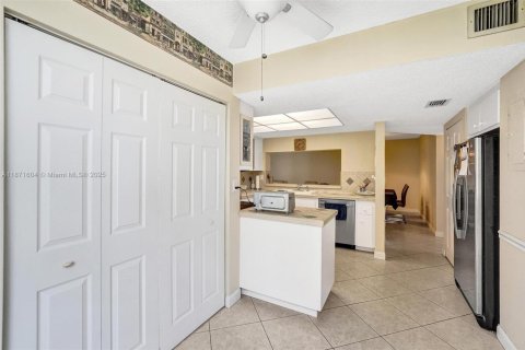 Condo in Davie, Florida, 3 bedrooms  № 1921876 - photo 29
