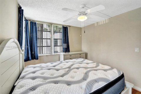 Condo in Davie, Florida, 3 bedrooms  № 1921876 - photo 10