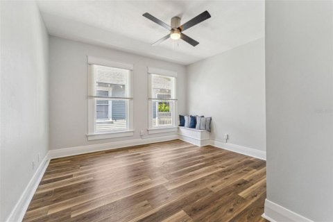 Casa en venta en Tampa, Florida, 6 dormitorios, 274.99 m2 № 2123490 - foto 29