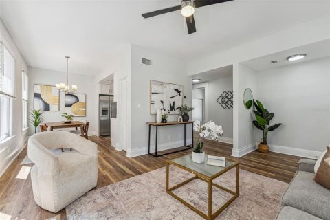 Casa en venta en Tampa, Florida, 6 dormitorios, 274.99 m2 № 2123490 - foto 4