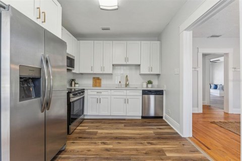 Casa en venta en Tampa, Florida, 6 dormitorios, 274.99 m2 № 2123490 - foto 26
