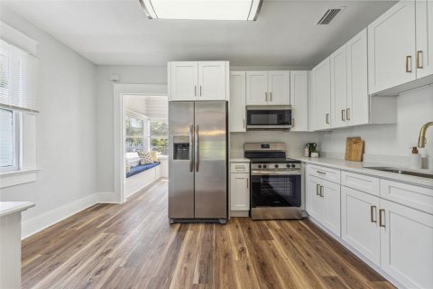 Casa en venta en Tampa, Florida, 6 dormitorios, 274.99 m2 № 2123490 - foto 25