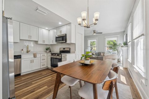 Casa en venta en Tampa, Florida, 6 dormitorios, 274.99 m2 № 2123490 - foto 8