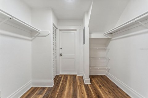 Casa en venta en Tampa, Florida, 6 dormitorios, 274.99 m2 № 2123490 - foto 13