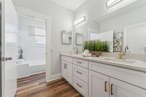 Casa en venta en Tampa, Florida, 6 dormitorios, 274.99 m2 № 2123490 - foto 16