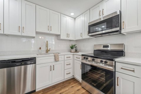Casa en venta en Tampa, Florida, 6 dormitorios, 274.99 m2 № 2123490 - foto 5