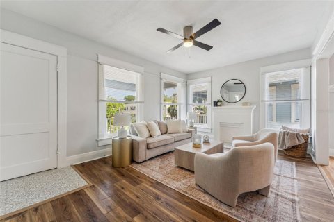 Casa en venta en Tampa, Florida, 6 dormitorios, 274.99 m2 № 2123490 - foto 9