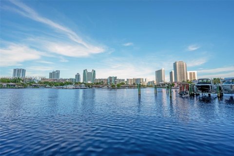 Copropriété à louer à Hallandale Beach, Floride: 2 chambres, 139.35 m2 № 2007347 - photo 12