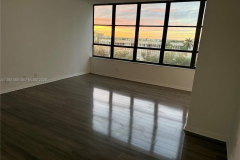 Copropriété à louer à Hallandale Beach, Floride: 2 chambres, 139.35 m2 № 2007347 - photo 5