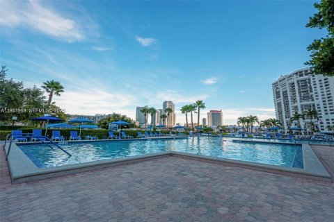 Copropriété à louer à Hallandale Beach, Floride: 2 chambres, 139.35 m2 № 2007347 - photo 8