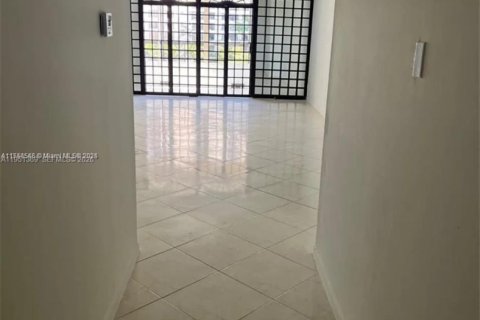 Copropriété à louer à Hallandale Beach, Floride: 2 chambres, 139.35 m2 № 2007347 - photo 2