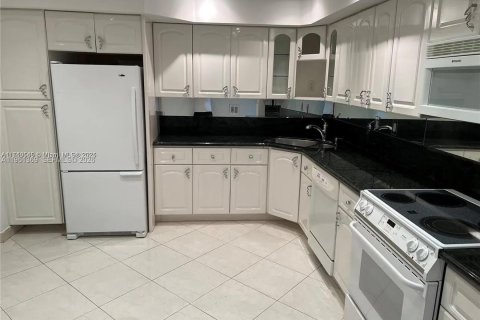 Copropriété à louer à Hallandale Beach, Floride: 2 chambres, 139.35 m2 № 2007347 - photo 3