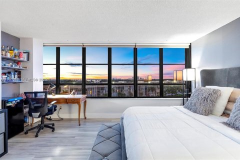 Copropriété à louer à Hallandale Beach, Floride: 2 chambres, 139.35 m2 № 2007347 - photo 21