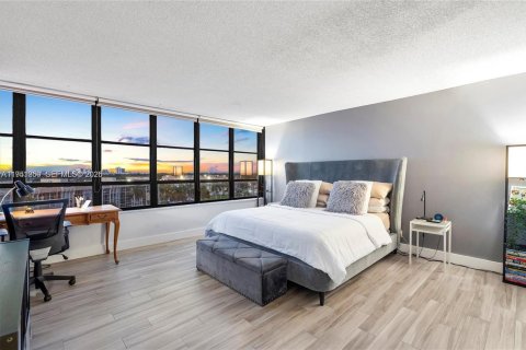 Copropriété à louer à Hallandale Beach, Floride: 2 chambres, 139.35 m2 № 2007347 - photo 20