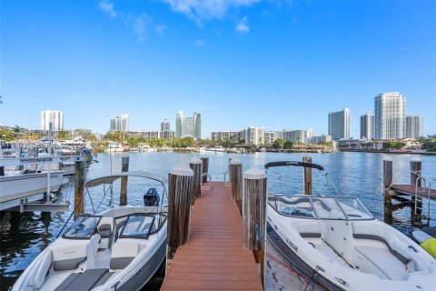 Copropriété à louer à Hallandale Beach, Floride: 2 chambres, 139.35 m2 № 2007347 - photo 16
