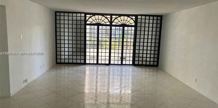 Condo à Hallandale Beach, Floride, 2 chambres  № 2007347