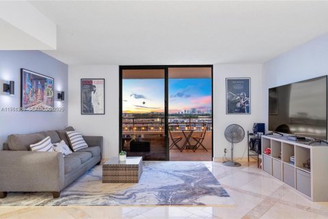 Copropriété à louer à Hallandale Beach, Floride: 2 chambres, 139.35 m2 № 2007347 - photo 18