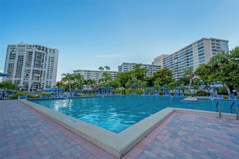 Copropriété à louer à Hallandale Beach, Floride: 2 chambres, 139.35 m2 № 2007347 - photo 6