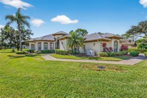 House in St. Lucie, Florida 3 bedrooms, 238.02 sq.m. № 2192915 - photo 9
